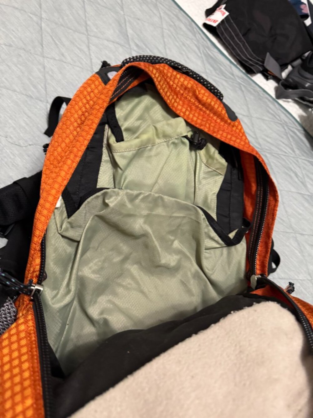 Kelty Torrey 1600 Amber/Black Pack w/o hydration bag - Picture 16 of 16